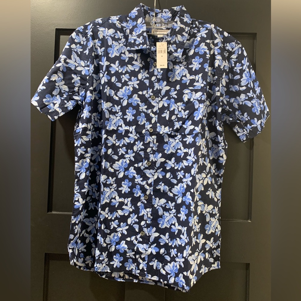 Gap men’s standard fit poplin shirt. Blue floral.